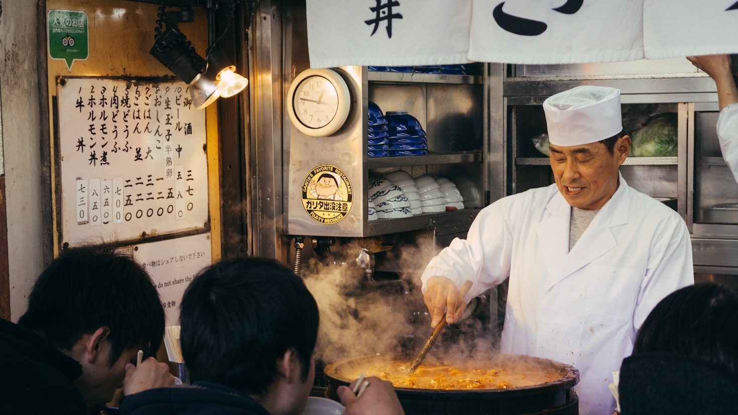 10 Tempat Makan Hits yang Harus Kamu Kunjungi